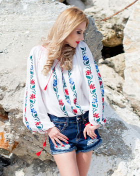 BLOUSE ETHNIQUE au motif des Fleurs de l'Amour